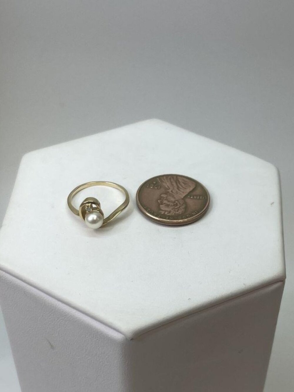 10k Yellow Gold Pearl & Diamond Accent Ring 1g==SIZE 3==WE LOVE OFFERS==